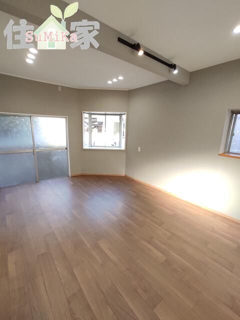 Renovated 2LDK Corner Lot House for Sale in Higashiosaka - Thumbnail 3