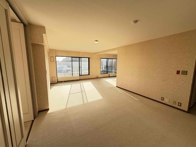 Spacious 4SLDK Two-Generation Apartment in Minoh, Osaka - Thumbnail 3