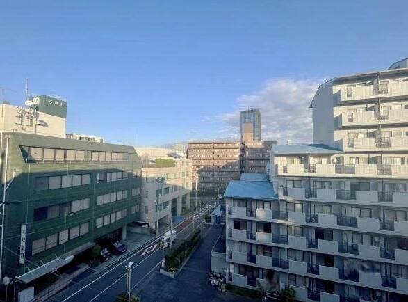 Modern 2LDK Apartment for Sale in Shinjuku's Kagurazaka, Tokyo - Thumbnail 2