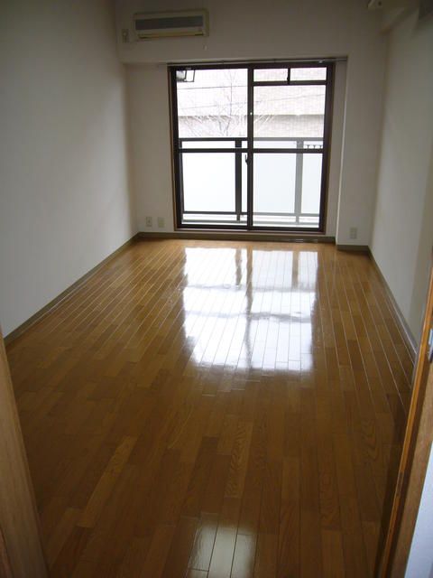1K Apartment for Rent in Kishiwada, Osaka - 39,000 Yen - Thumbnail 4