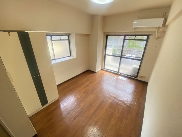 1K Apartment for Sale in Moji Ward, Kitakyushu - 1.5 Million Yen - Thumbnail 2