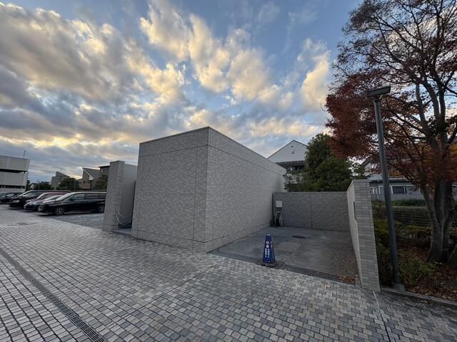 3LDK Apartment with Private Garden in Tachikawa, Tokyo - Thumbnail 3