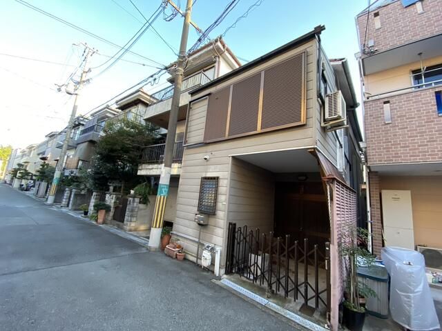 5DK Detached House for Sale in Toyonaka, Osaka | 58.02 sqm - Thumbnail 2