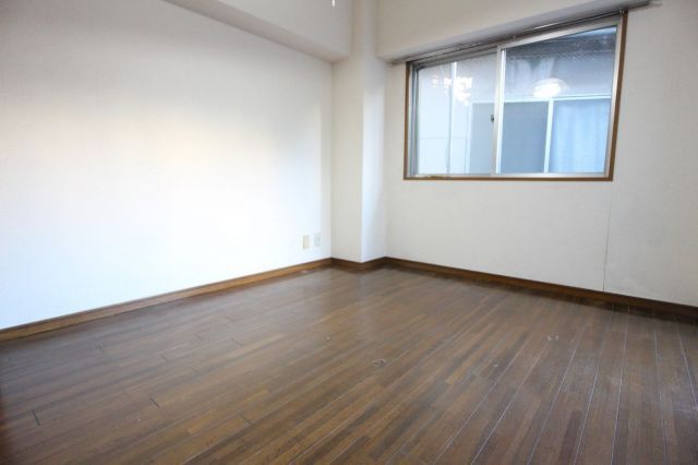 1K Apartment for Rent in Miyazaki City, 13 min to Miyazaki Station - Thumbnail 2