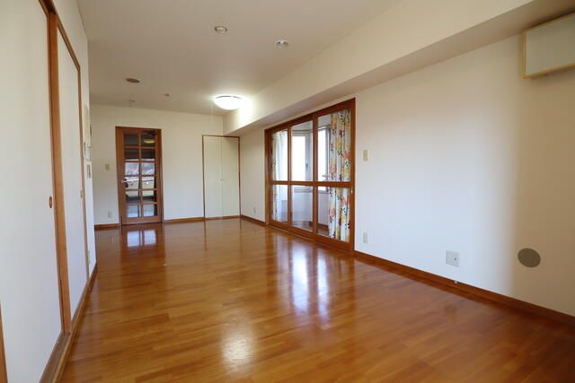 2LDK Suwa Apartment with Onsen & Lake Views | Tower Resort Mansion - Thumbnail 4