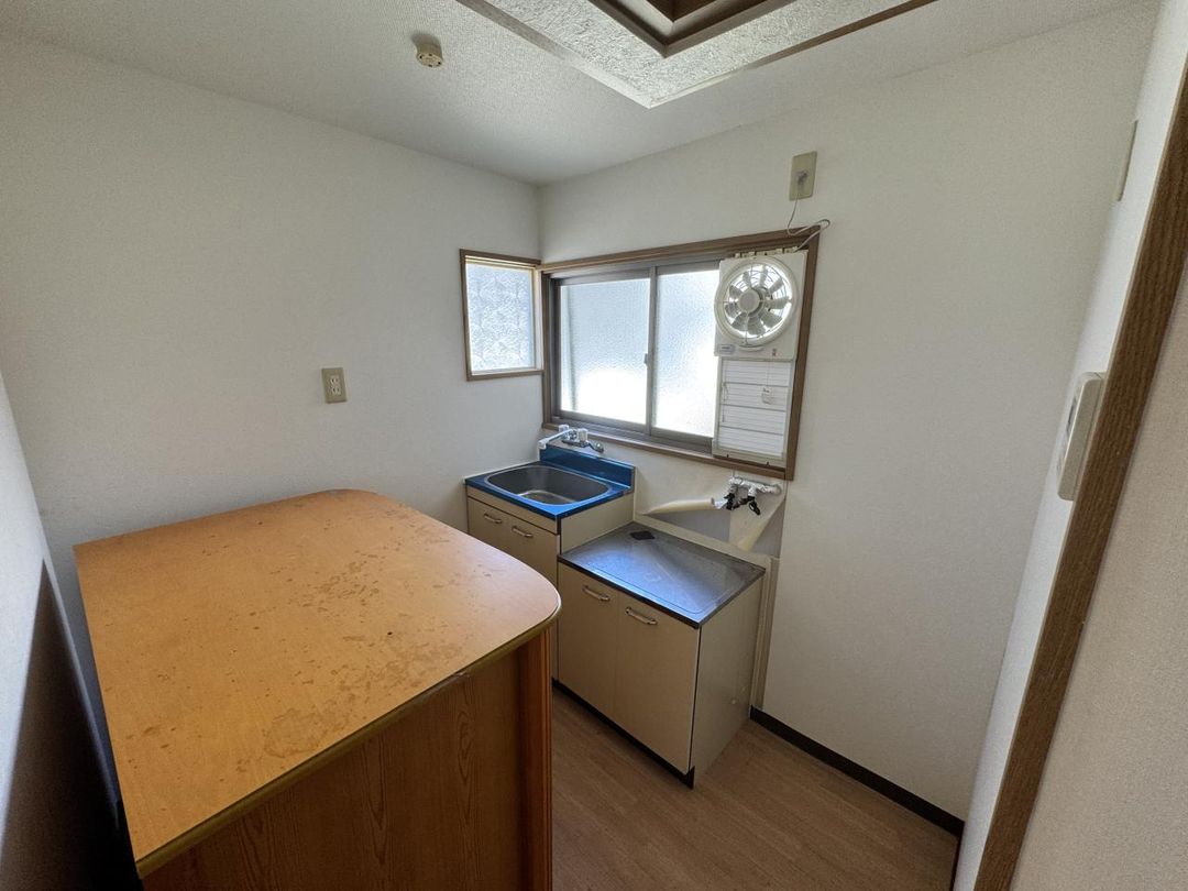 2K Apartment for Rent in Neyagawa City, Osaka - 35,000 Yen - Thumbnail 4