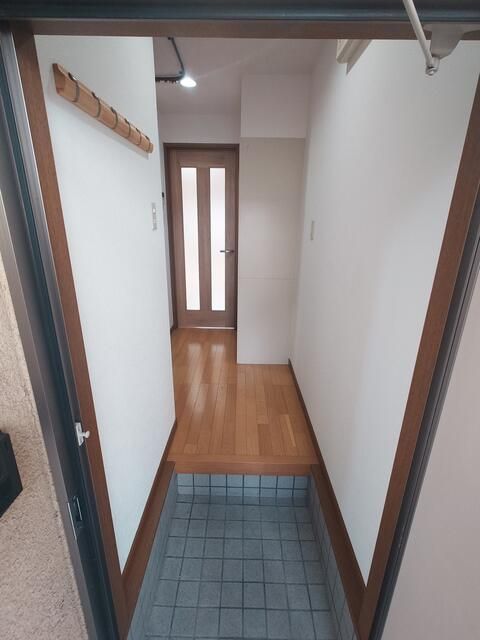 1K Apartment for Rent near Suita Station, Osaka - Thumbnail 3