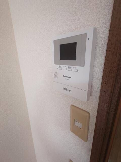 1K Apartment for Rent near Suita Station, Osaka - Thumbnail 2
