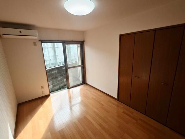 1K Apartment for Rent near Suita Station, Osaka - Thumbnail 4