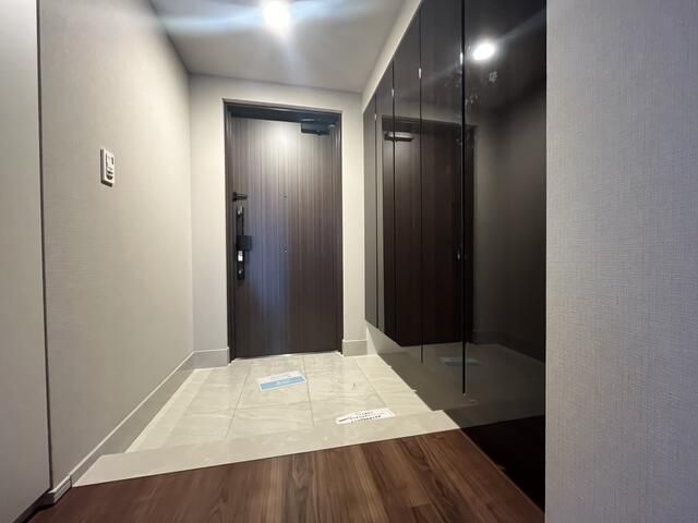 Luxury 43rd Floor 2LDK Apartment in Laurel Tower, Central Osaka - Thumbnail 2