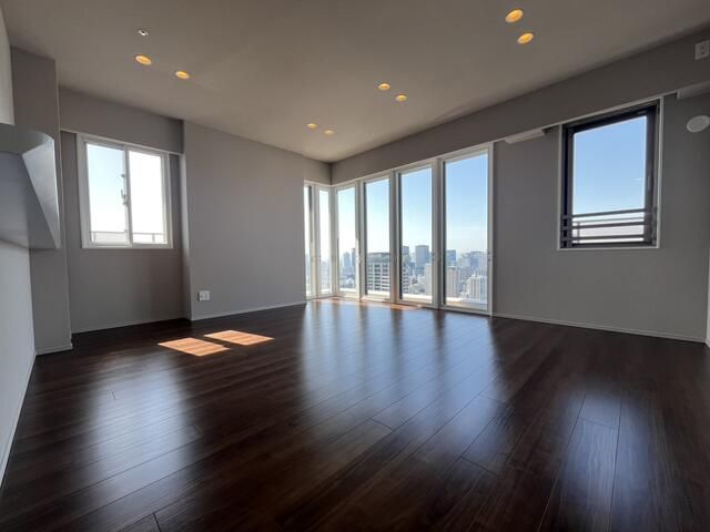 Luxury 43rd Floor 2LDK Apartment in Laurel Tower, Central Osaka - Thumbnail 3