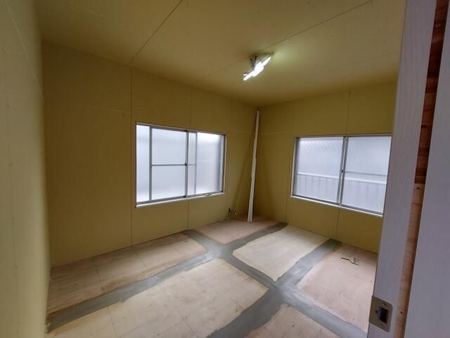 Renovated 3LDK House with Garden & Garage in Yokohama - Thumbnail 3