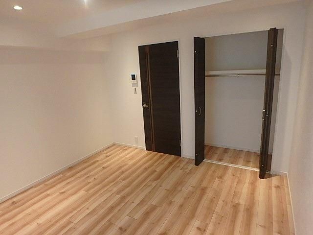 Renovated 1K Apartment for Sale in Nishi-Gotanda, Shinagawa, Tokyo - Thumbnail 4