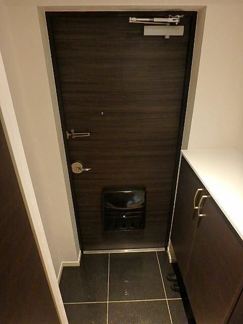 Renovated 1K Apartment for Sale in Nishi-Gotanda, Shinagawa, Tokyo - Thumbnail 3