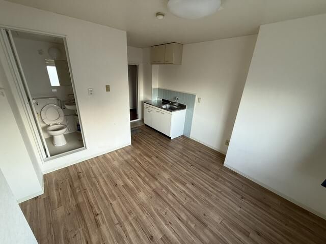 Studio Apartment for Rent in Suita, Osaka - 30,000 Yen - Thumbnail 2