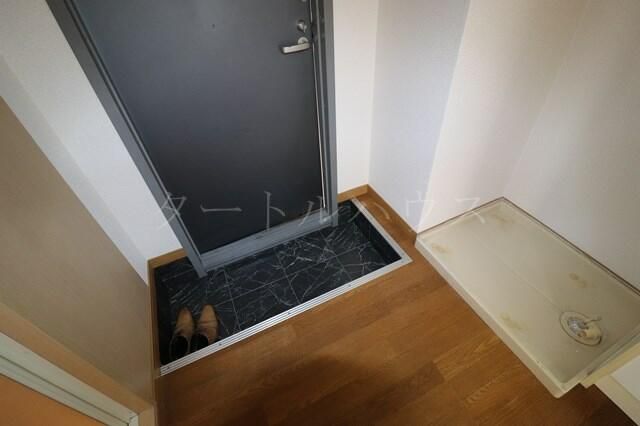 1K Apartment for Rent in Shijonawate, Osaka - 32,000 Yen - Thumbnail 3
