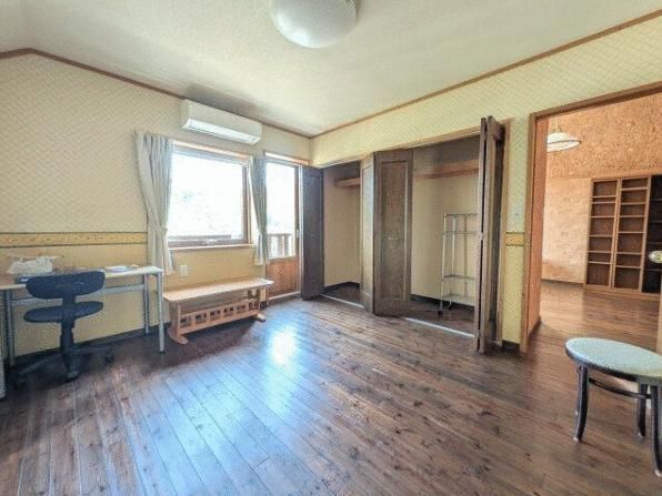 3LDK House in Sapporo's Miyanomori with City Views & 2025 Renovations - Thumbnail 3