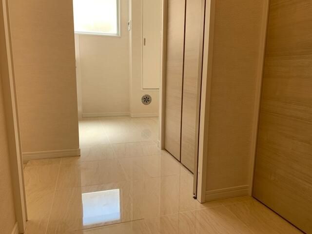 1LDK Apartment for Sale in Oi, Shinagawa, Tokyo - Renovated 2019 - Thumbnail 4