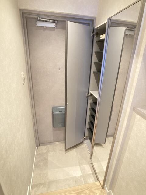 Renovated 1LDK Apartment for Sale in Setagaya, Tokyo - Thumbnail 3