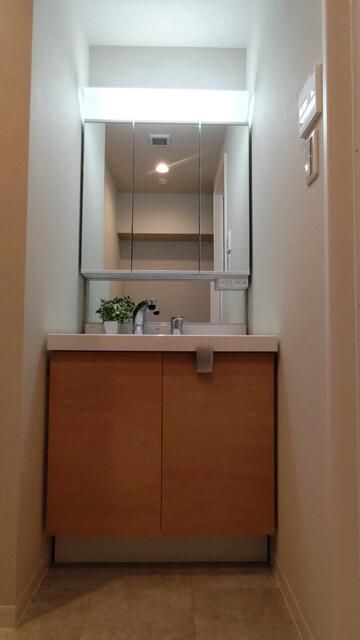 Renovated 1LDK Apartment for Sale in Minami-Senju, Arakawa, Tokyo - Thumbnail 4
