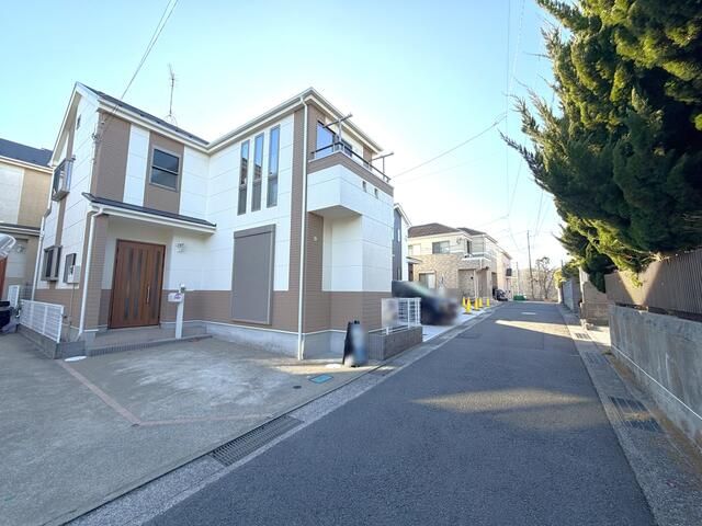 Renovated 4LDK House in Yokosuka with Walk-in Closet & Attic - Thumbnail 2