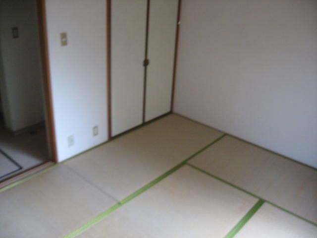 1K Apartment for Rent near Zeze-Hommachi Station, Otsu - Thumbnail 2