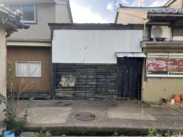 9K Traditional House with Garden for Sale in Imizu, Toyama - Thumbnail 2