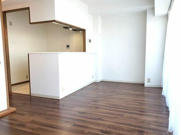 Renovated 3LDK Apartment for Sale in Higashiosaka, Osaka - Thumbnail 3