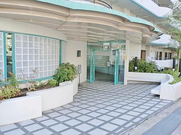 Renovated 3LDK Apartment for Sale in Higashiosaka, Osaka - Thumbnail 2
