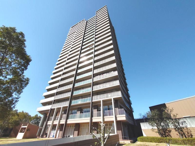 Renovated 3LDK Apartment in Liberty Park Hirakata Tower, Osaka - Image 1