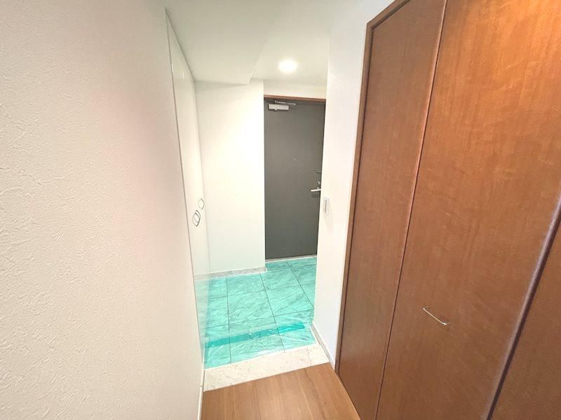 Renovated 3LDK Apartment in Liberty Park Hirakata Tower, Osaka - Thumbnail 3
