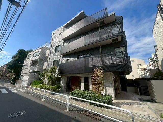 2018-Built 1LDK Investment Condo in Shinjuku, Tokyo - Thumbnail 3