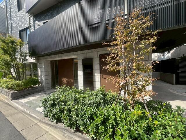 2018-Built 1LDK Investment Condo in Shinjuku, Tokyo - Thumbnail 2