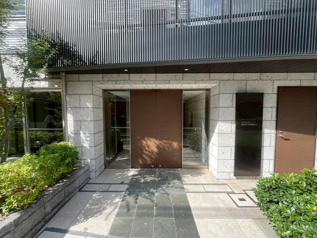 2018-Built 1LDK Investment Condo in Shinjuku, Tokyo - Thumbnail 4