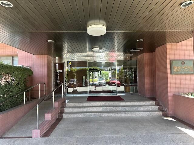 Top-Floor 2LDK Apartment with Panoramic Views in Fuefuki, Yamanashi - Thumbnail 4