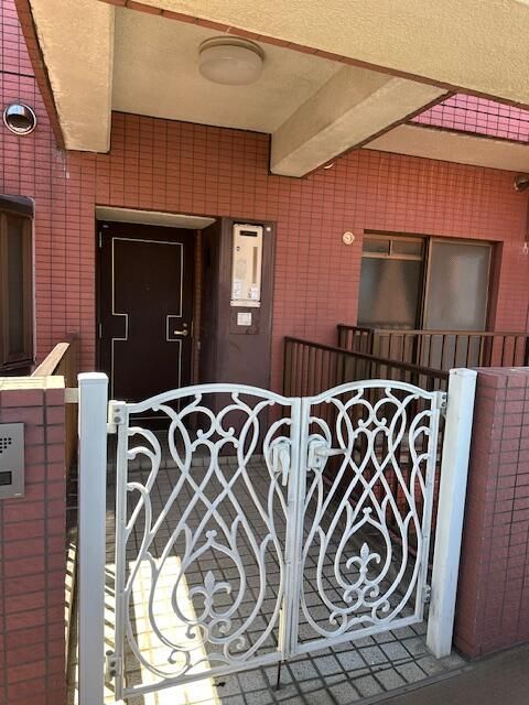 Top-Floor 2LDK Apartment with Panoramic Views in Fuefuki, Yamanashi - Thumbnail 2