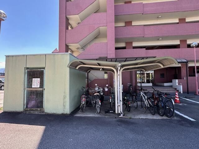 Top-Floor 2LDK Apartment with Panoramic Views in Fuefuki, Yamanashi - Thumbnail 3