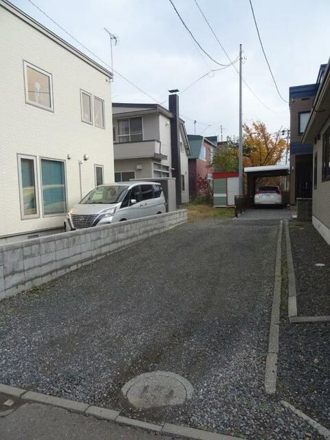 3LDK Detached House for Sale in Sapporo's Shiroishi Ward - Thumbnail 2
