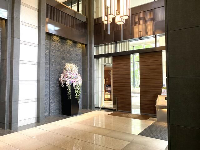 34th Floor 2LDK Apartment in Minato, Tokyo | 91.78 sqm - Thumbnail 3