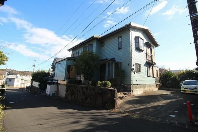 Large 6SLDK House with Sunroom & Underground Garage in Ninomiya - Thumbnail 2