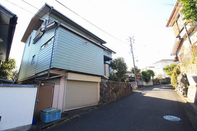 Large 6SLDK House with Sunroom & Underground Garage in Ninomiya - Thumbnail 3