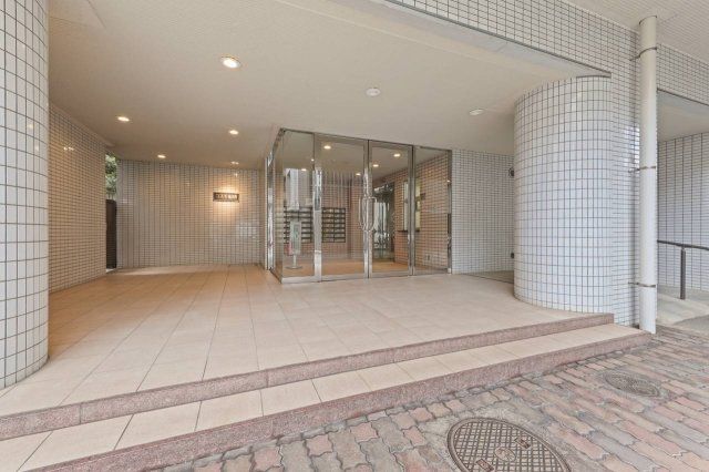 Renovated 4LDK Apartment Near Funabashi Station, Chiba - Thumbnail 2