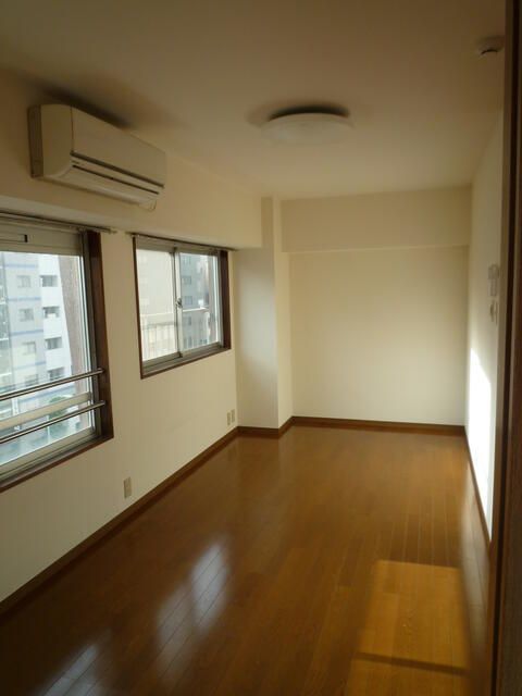 Renovated 1LDK Condo for Sale in Kuramae, Taito, Tokyo - Thumbnail 4