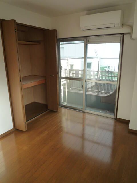 Renovated 1LDK Condo for Sale in Kuramae, Taito, Tokyo - Thumbnail 3