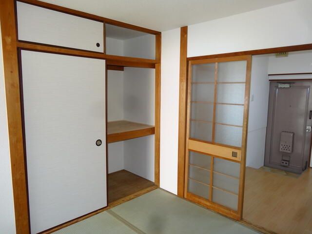 2K Apartment for Rent in Sakai, Osaka - Near Ayanomachi Station - Thumbnail 3