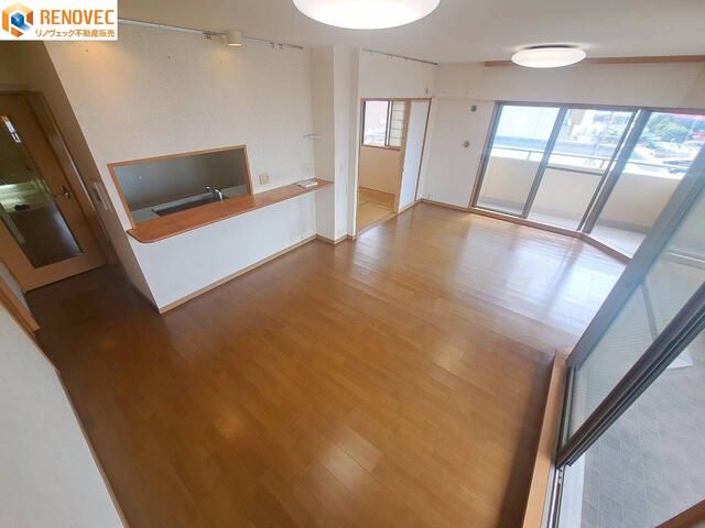 3SLDK Pet-Friendly Corner Apartment for Sale Near Fukai Station, Sakai - Thumbnail 3