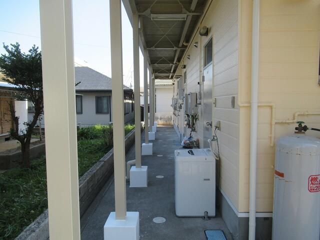 1K Apartment for Rent in Kanoya, Kagoshima - White Terrace - Thumbnail 2