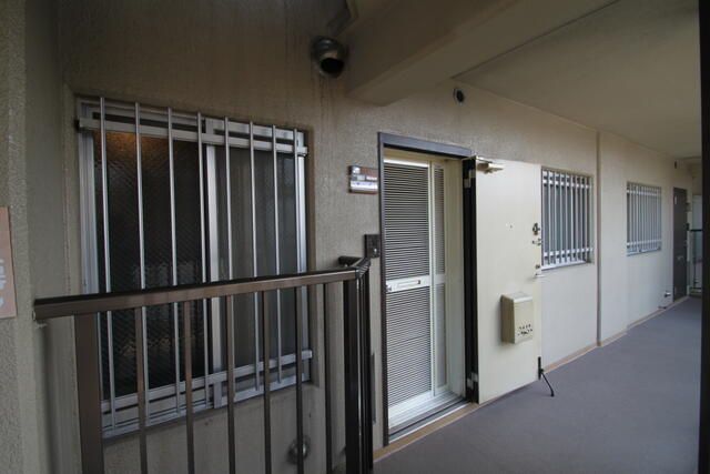 2LDK Apartment for Sale in Nishi-Kasai, Edogawa, Tokyo - Thumbnail 2
