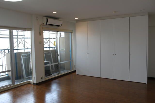 2LDK Apartment for Sale in Nishi-Kasai, Edogawa, Tokyo - Thumbnail 4