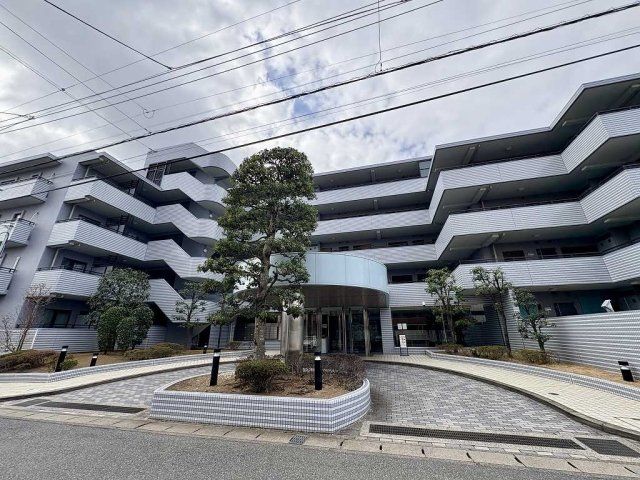 2LDK Apartment for Sale in Urayasu, Chiba - 58.89 sqm - Thumbnail 2